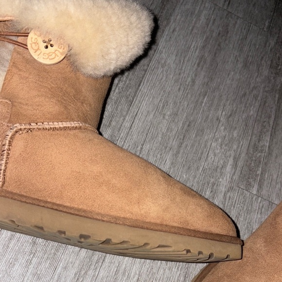 UGG Bailey buckle ankle boots tan suede w Cream sheepskin wool lining - Picture 11 of 12
